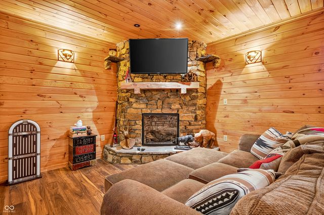 9601 Buffalo Pike, Freetown, IN 47235