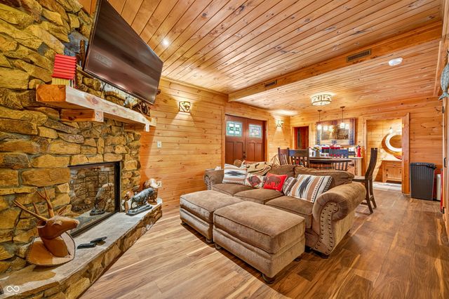 9601 Buffalo Pike, Freetown, IN 47235
