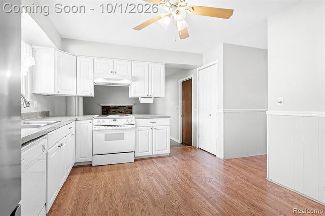 20444 Leonard Avenue, Brownstown, MI 48183