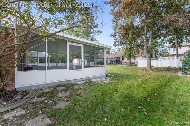 20444 Leonard Avenue, Brownstown, MI 48183