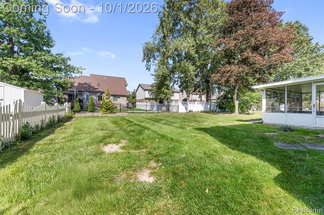 20444 Leonard Avenue, Brownstown, MI 48183