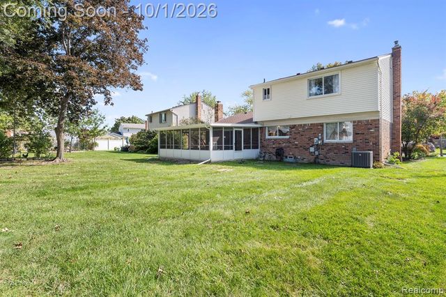20444 Leonard Avenue, Brownstown, MI 48183