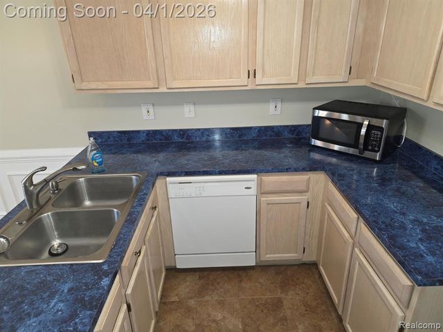 3118 Megan Drive 13, Waterford, MI 48328