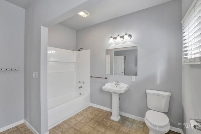 332 4th Ave W, Twin Falls, ID 83301