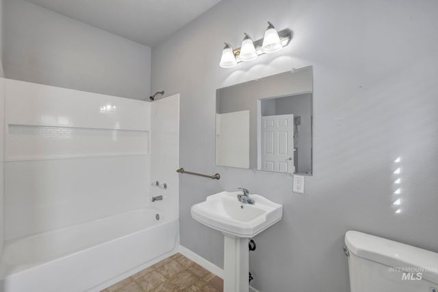 332 4th Ave W, Twin Falls, ID 83301