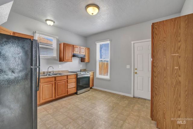 332 4th Ave W, Twin Falls, ID 83301