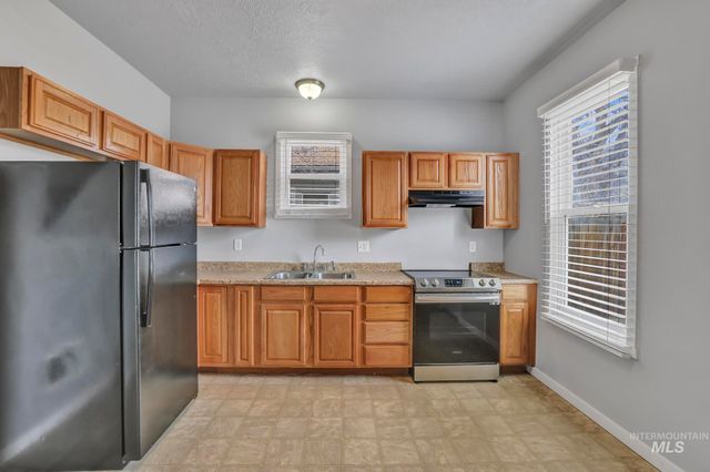 332 4th Ave W, Twin Falls, ID 83301