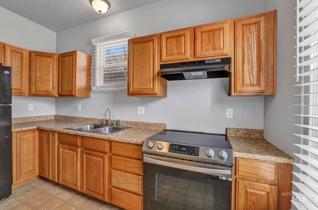 332 4th Ave W, Twin Falls, ID 83301