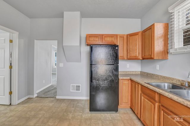 332 4th Ave W, Twin Falls, ID 83301