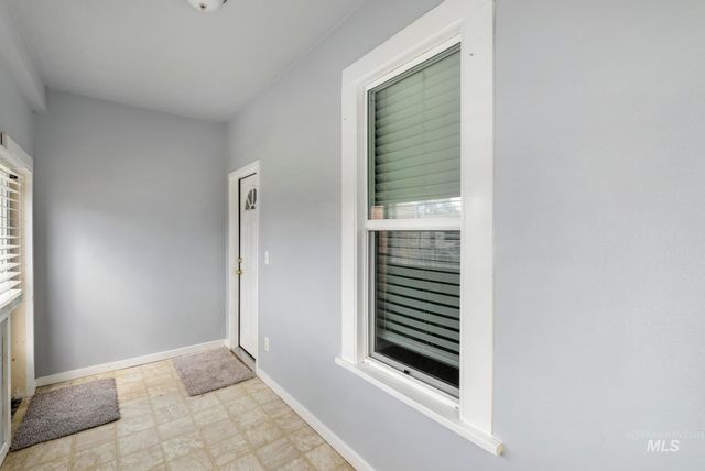 332 4th Ave W, Twin Falls, ID 83301