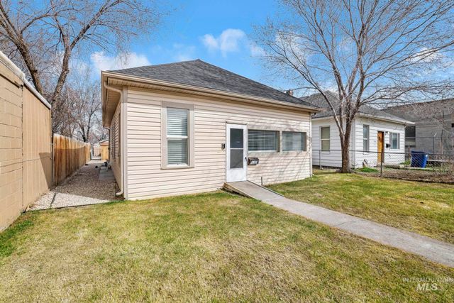 332 4th Ave W, Twin Falls, ID 83301