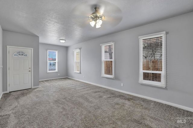 332 4th Ave W, Twin Falls, ID 83301