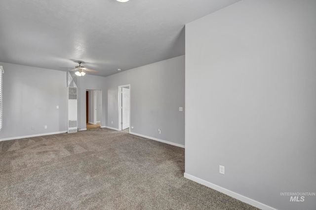 332 4th Ave W, Twin Falls, ID 83301