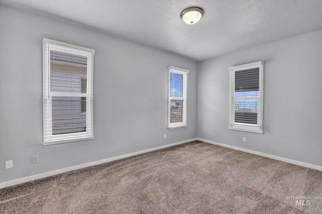 332 4th Ave W, Twin Falls, ID 83301