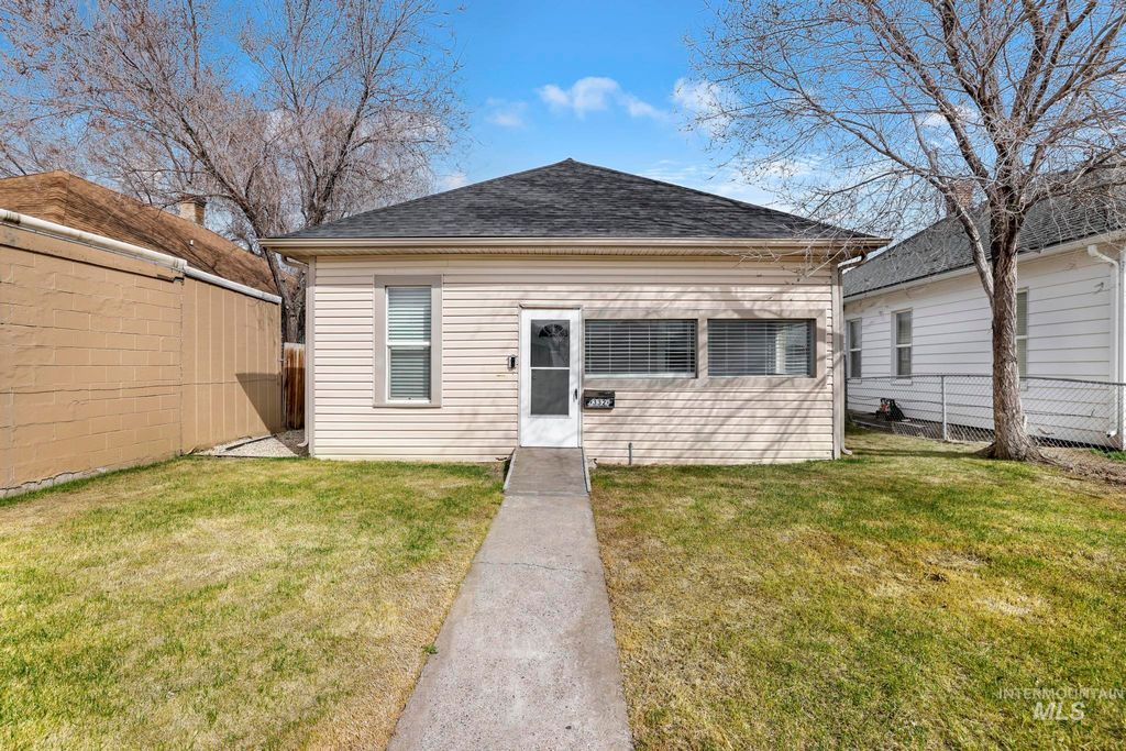 332 4th Ave W, Twin Falls, ID 83301