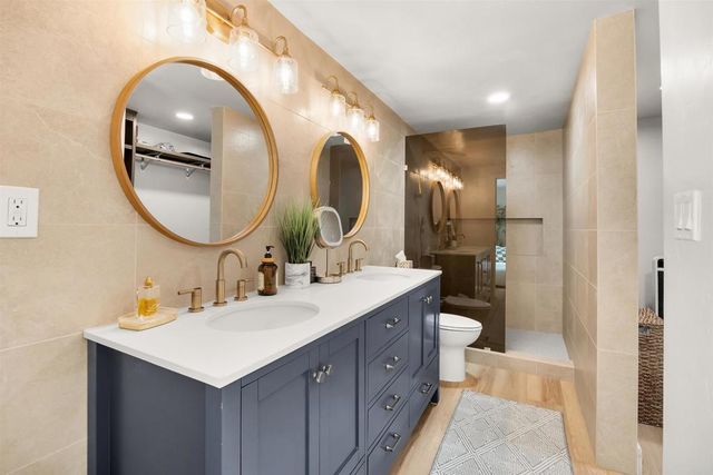 2690 Cowley Way, San Diego, CA 92110