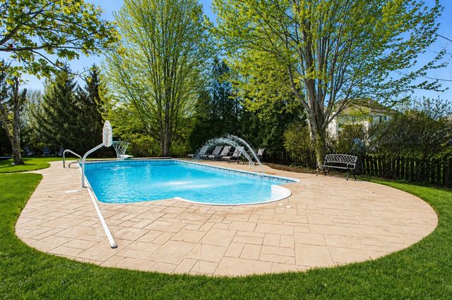 3 BLACKWOLF Court, Algonquin, IL 60102