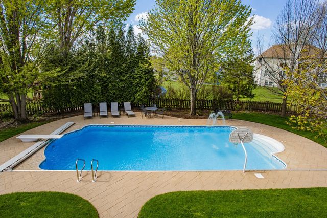 3 BLACKWOLF Court, Algonquin, IL 60102