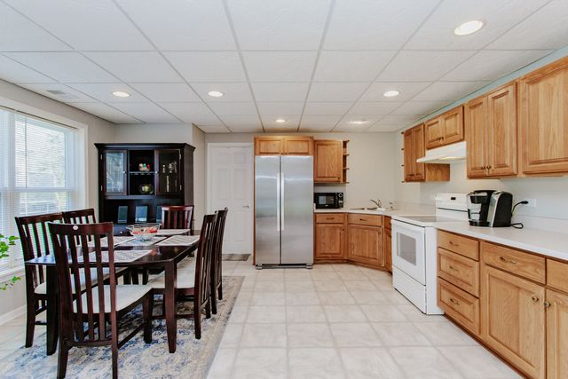 3 BLACKWOLF Court, Algonquin, IL 60102