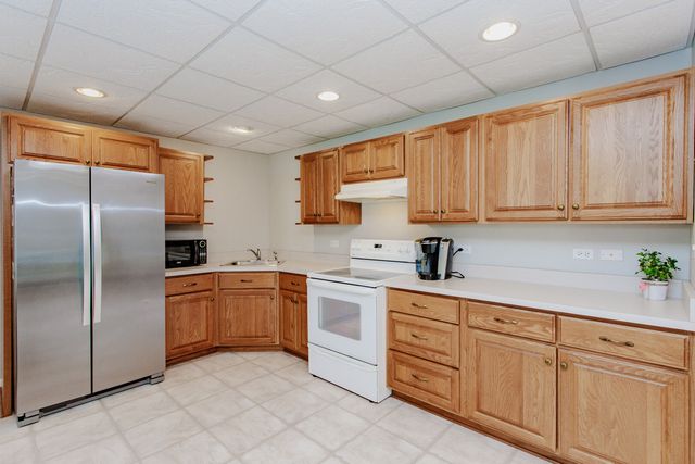 3 BLACKWOLF Court, Algonquin, IL 60102