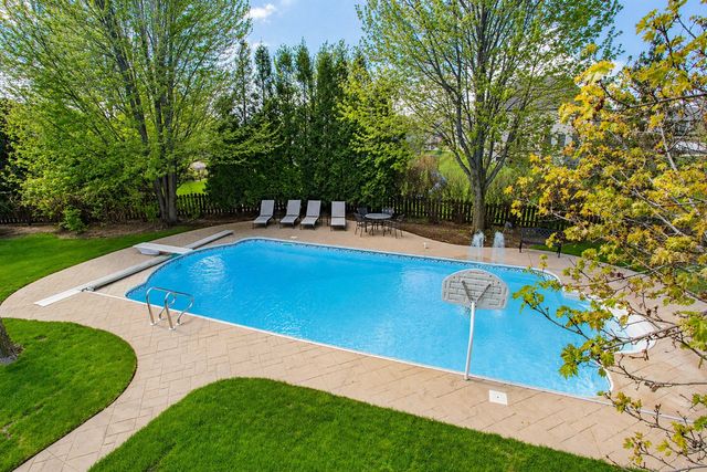 3 BLACKWOLF Court, Algonquin, IL 60102