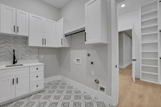 18 Waterford Way, Montgomery, TX 77356