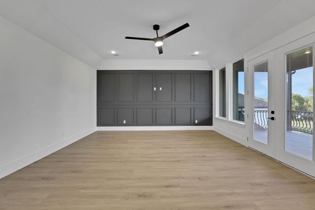 18 Waterford Way, Montgomery, TX 77356