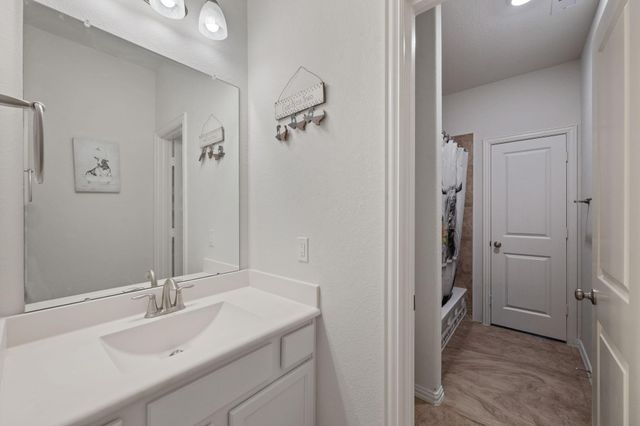 719 S Galley Drive, Crosby, TX 77532
