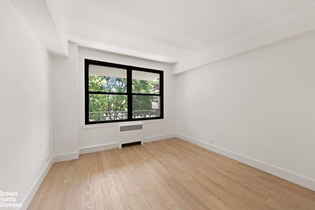 9841 64th Rd Apt 3G, New York City, NY 11374