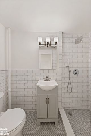 9841 64th Rd Apt 3G, New York City, NY 11374