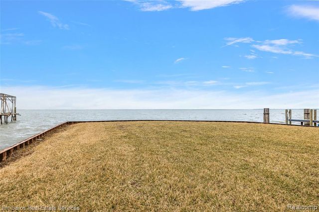 37340 Jefferson Avenue, Harrison Twp, MI 48045