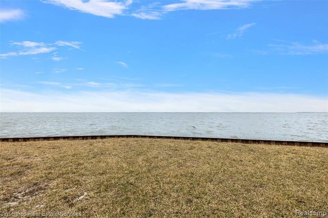 37340 Jefferson Avenue, Harrison Twp, MI 48045