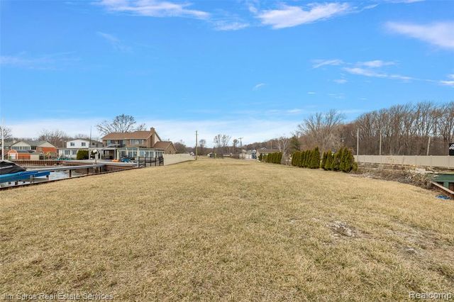 37340 Jefferson Avenue, Harrison Twp, MI 48045
