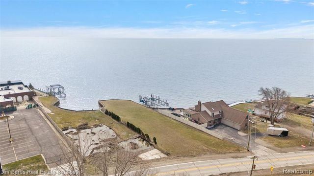 37340 Jefferson Avenue, Harrison Twp, MI 48045