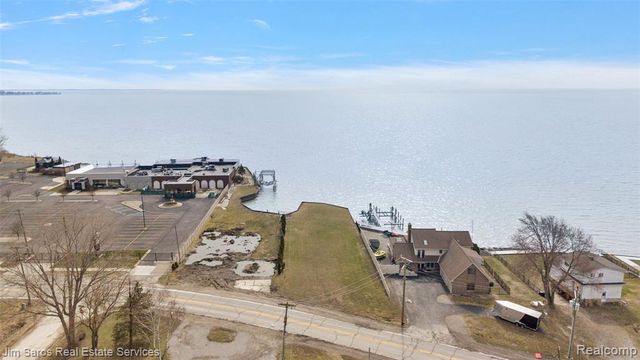 37340 Jefferson Avenue, Harrison Twp, MI 48045