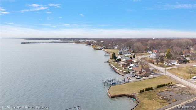 37340 Jefferson Avenue, Harrison Twp, MI 48045
