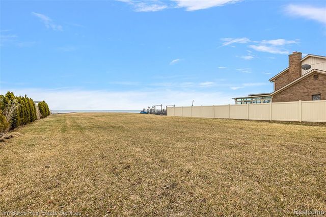 37340 Jefferson Avenue, Harrison Twp, MI 48045