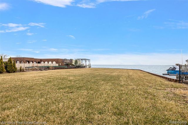 37340 Jefferson Avenue, Harrison Twp, MI 48045
