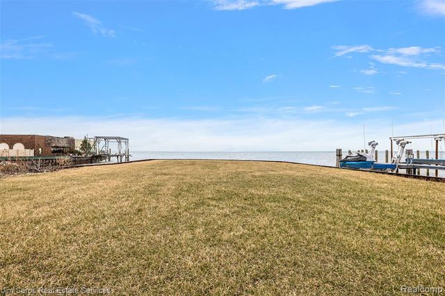37340 Jefferson Avenue, Harrison Twp, MI 48045