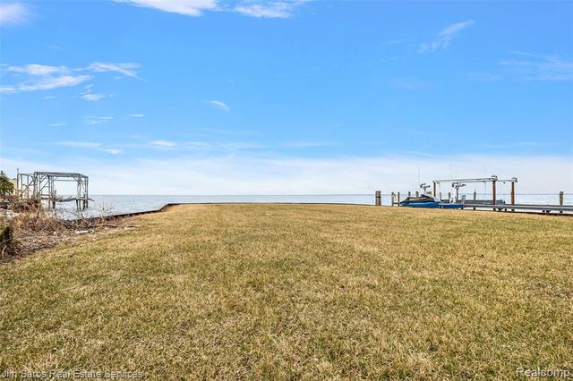 37340 Jefferson Avenue, Harrison Twp, MI 48045