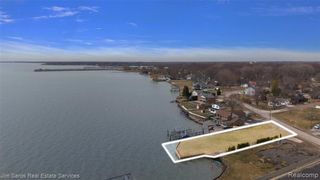 37340 Jefferson Avenue, Harrison Twp, MI 48045