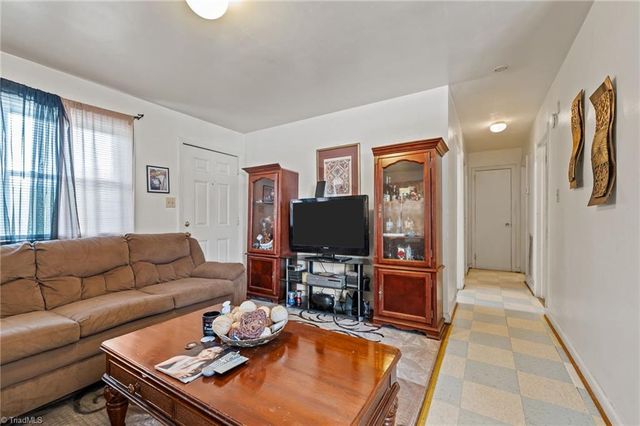 1006 Beaumont Avenue, Greensboro, NC 27401