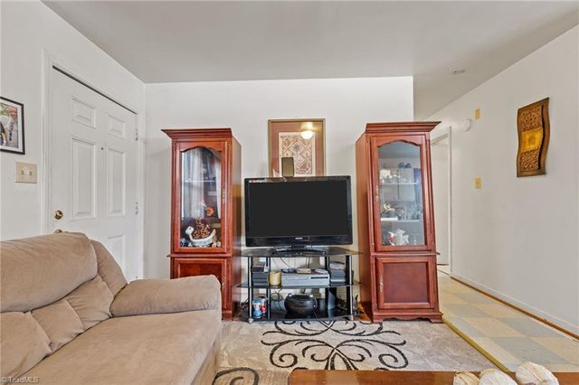 1006 Beaumont Avenue, Greensboro, NC 27401
