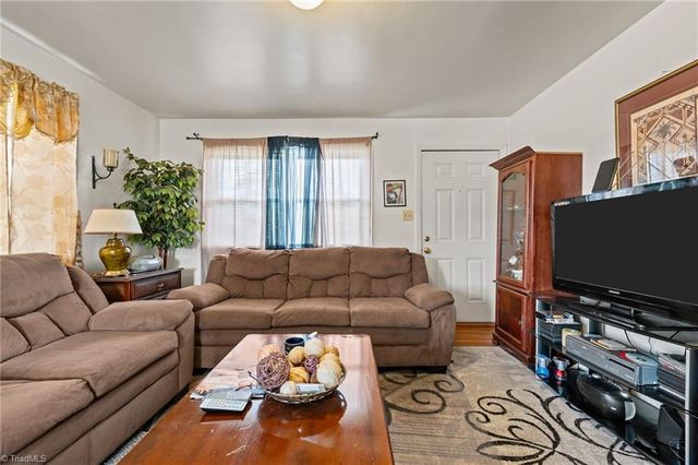 1006 Beaumont Avenue, Greensboro, NC 27401