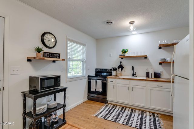 524 Reba Lane, Gatlinburg, TN 37738