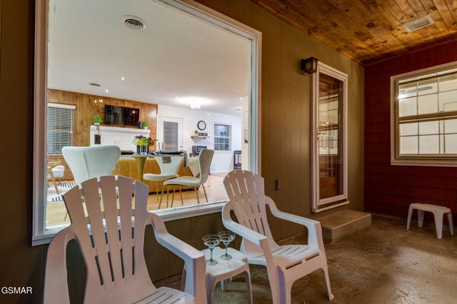524 Reba Lane, Gatlinburg, TN 37738