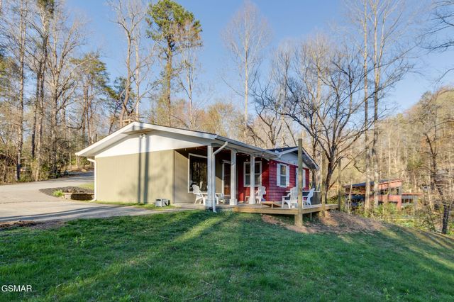 524 Reba Lane, Gatlinburg, TN 37738