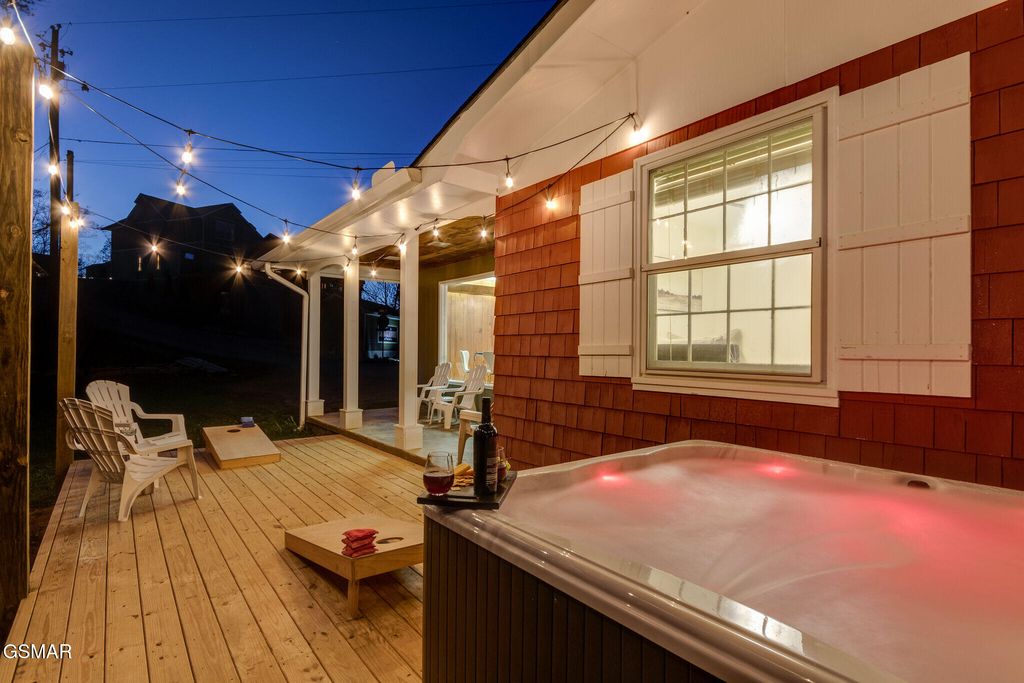 524 Reba Lane, Gatlinburg, TN 37738