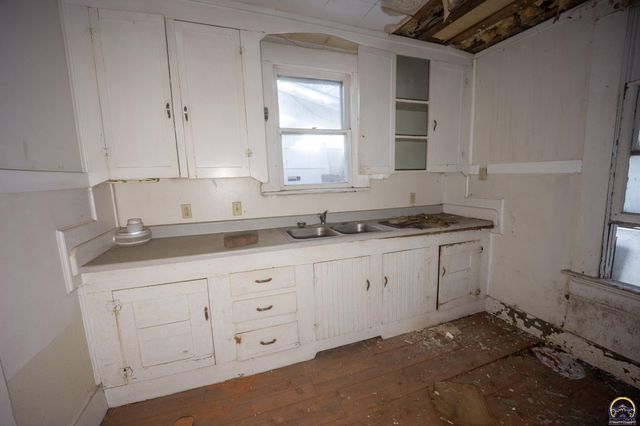 622 SW Lincoln ST, Topeka, KS 66606