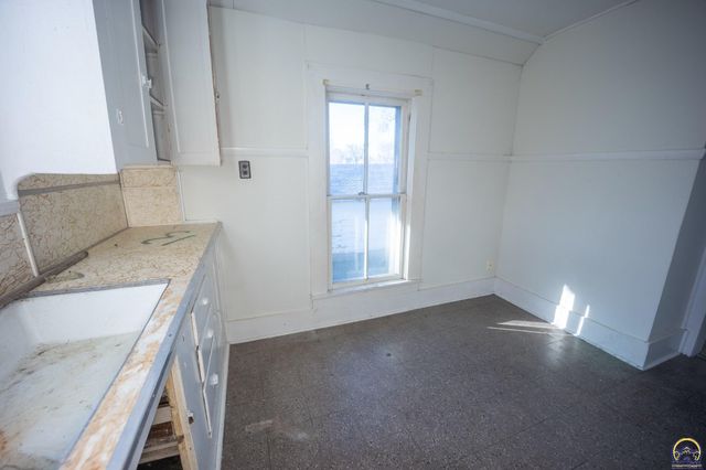 622 SW Lincoln ST, Topeka, KS 66606